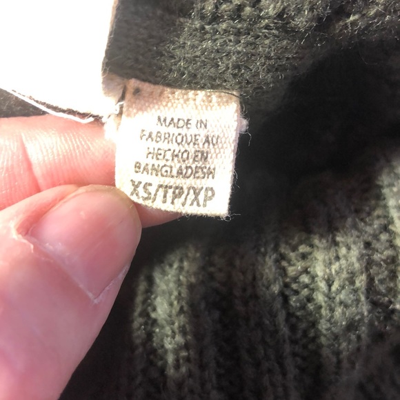 Cute turtleneck with button detail - Picture 5 of 5